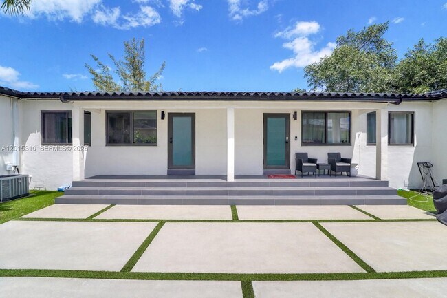 Building Photo - 621 SW 33rd Ave