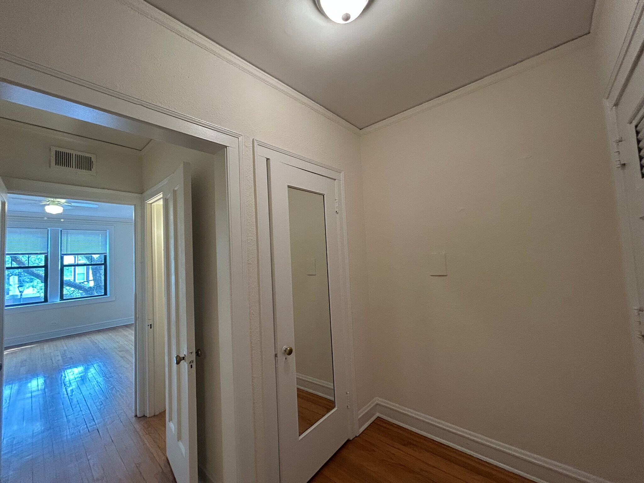 Building Photo - 338 Tudor Ct