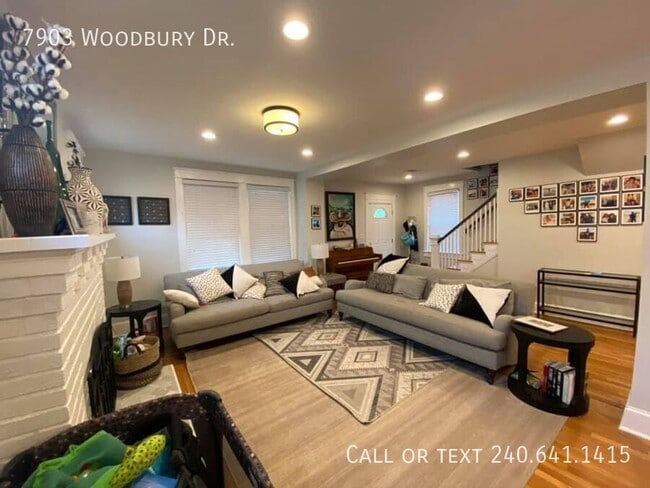 Building Photo - 7903 Woodbury Dr