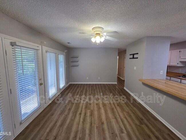 Building Photo - 2011 Quaker Landing