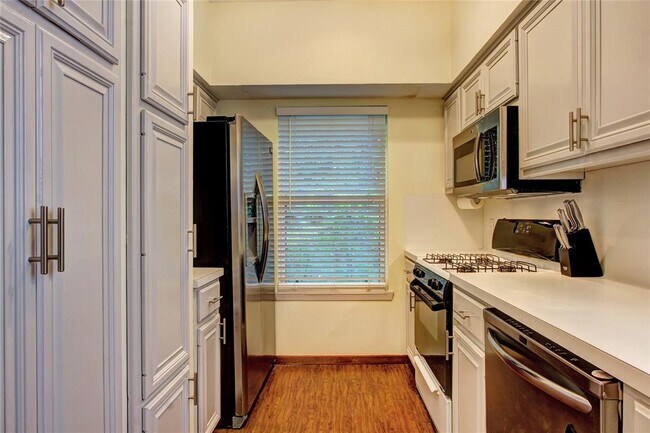 Building Photo - 2208 Trailside Dr