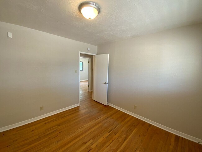 Building Photo - 3 Bedroom Single Story Home Near Gibson Bl...