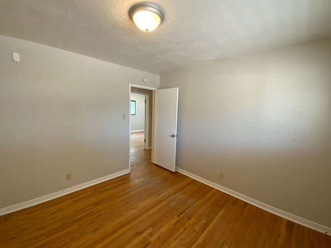 Building Photo - 3 Bedroom Single Story Home Near Gibson Blvd SE & Louisiana Blvd SE!