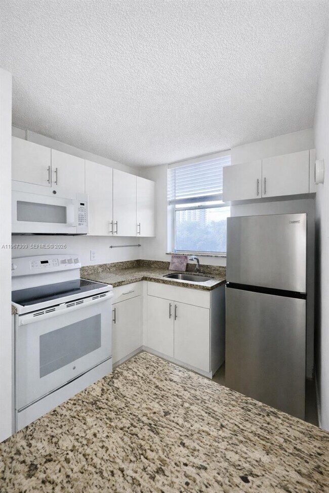 Building Photo - 1801 S Treasure Dr