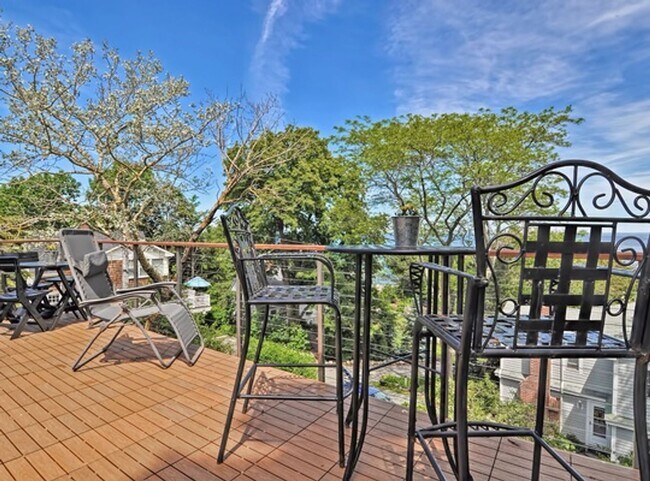 Building Photo - Granite Pier