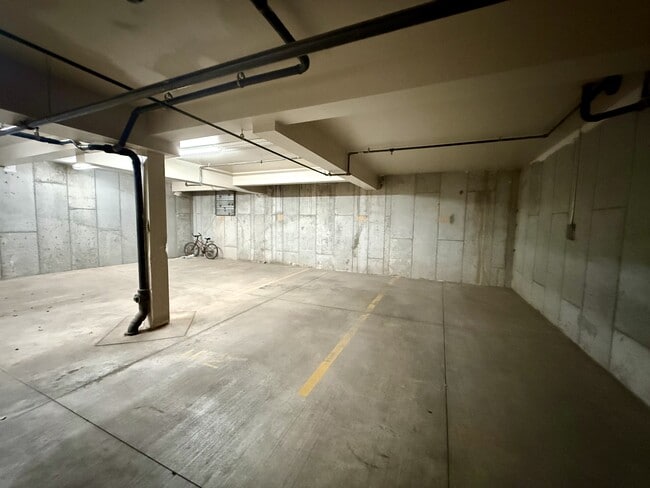 Building Photo - 1820 Fox Bay Dr