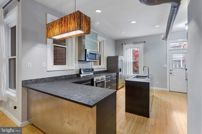 Building Photo - 1311 East Capitol St SE