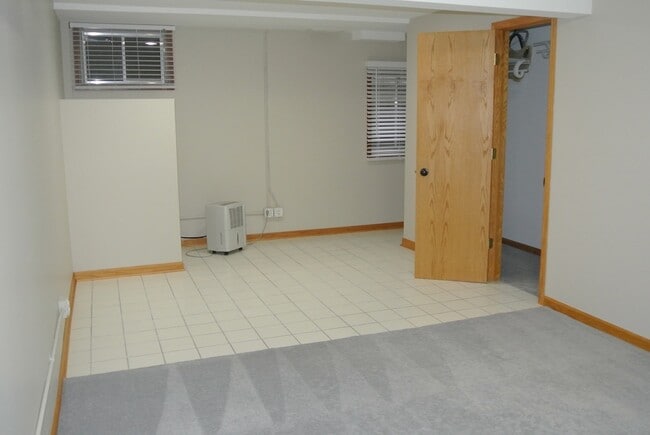 Building Photo - 118 Colonial Pkwy
