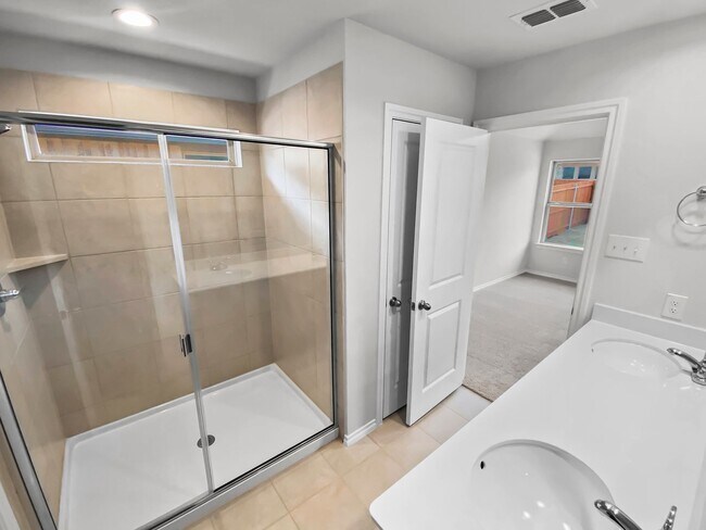 Building Photo - 10008 Ginkgo Ln
