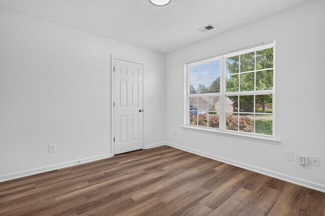 Building Photo - Beautiful home in Elgin