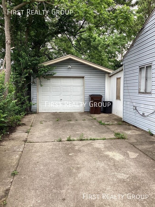 Building Photo - 4565 Gardendale-