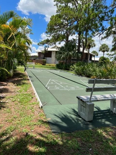 Building Photo - 301 SE Castle Ct