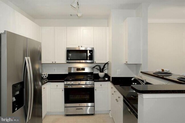 Building Photo - 2791 Centerboro Dr
