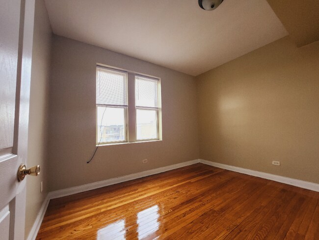 Building Photo - 1548 N Parkside Ave