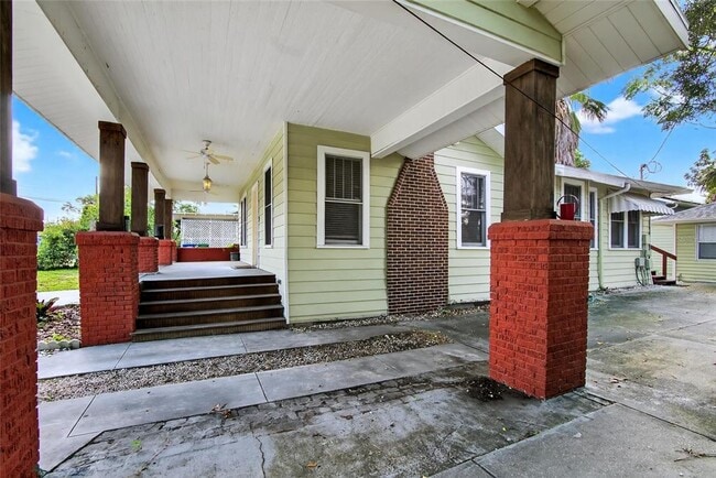 Building Photo - 106 W Hiawatha St