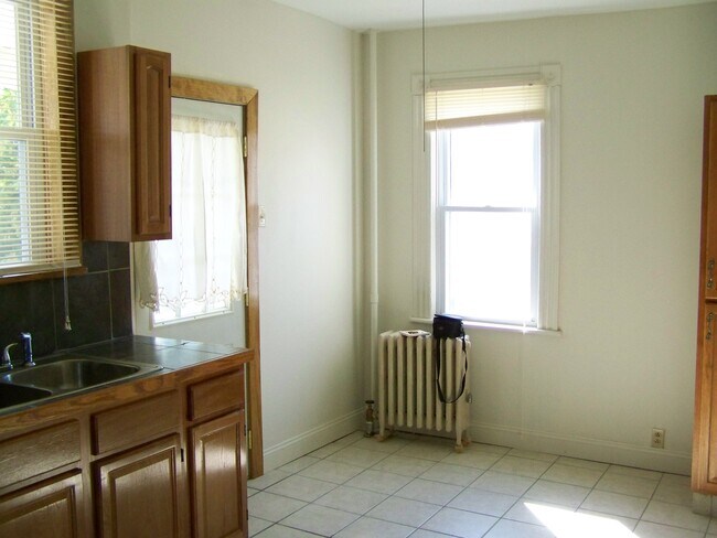 Building Photo - 1441 N Lincoln Ave