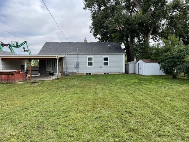 Building Photo - House For Lease