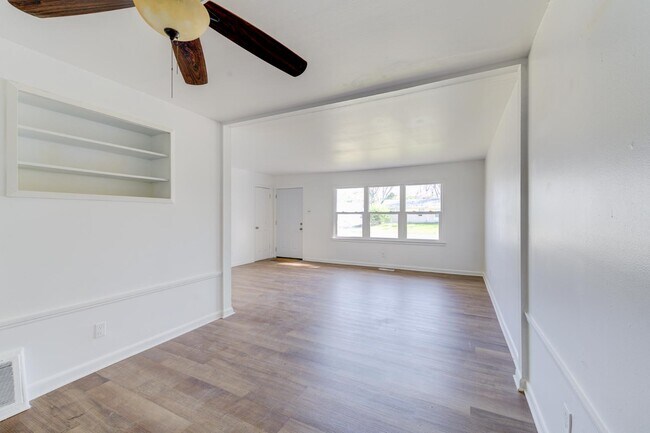 Building Photo - 49 Forestwood Dr
