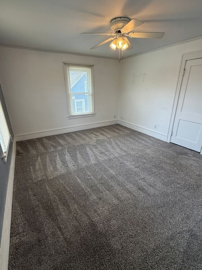 Building Photo - For Rent: Spacious 4-Bedroom Home in Moline, IL – $1,750/month