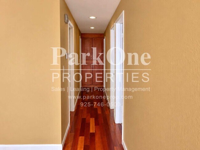 Building Photo - 1500 Fieldcrest Dr