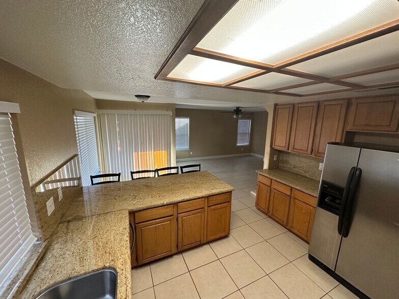 Building Photo - 1570 Deer Run Ln
