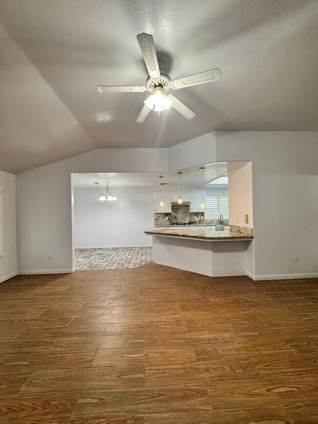 Building Photo - Beautiful 3-Bedroom Home in NW Bakersfield $2,300 rent/deposit !!!!