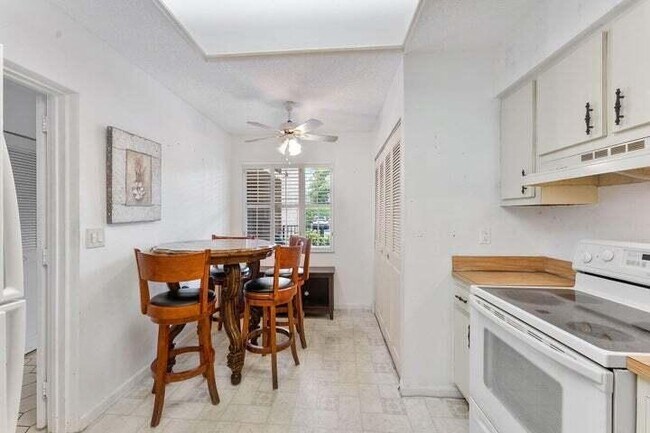 Building Photo - 370 NW 76th Ave