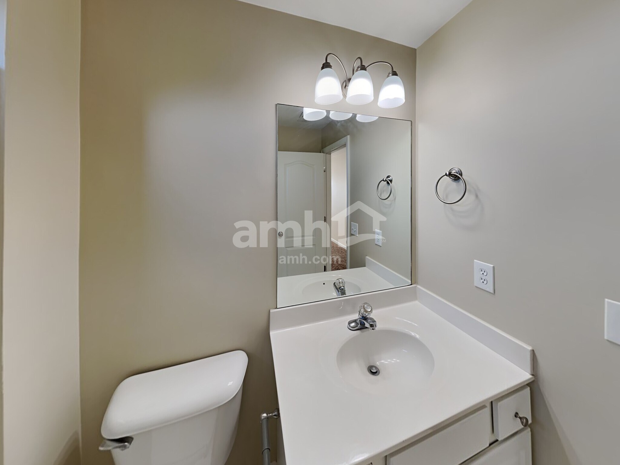 Building Photo - 111 Woodview Ct