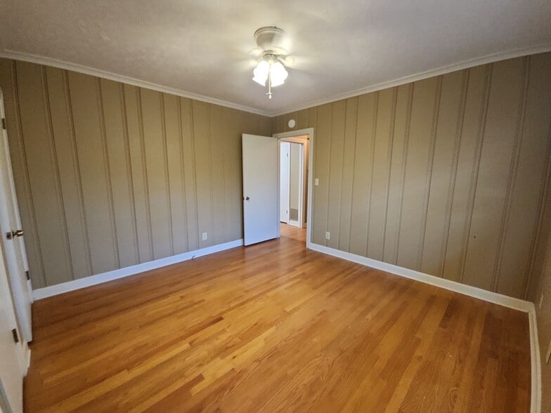 Building Photo - 457 Wallace Rd