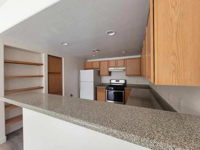 Building Photo - 2 Primary Suites Condo