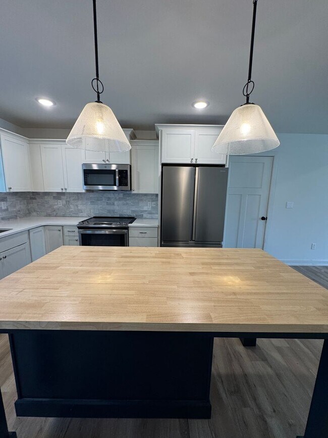 Building Photo - 3 bedroom 2 bath house