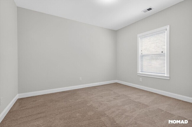 Building Photo - Spacious 5BR House in Buford