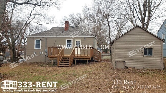 Building Photo - This homey two bedroom house is ready for ...