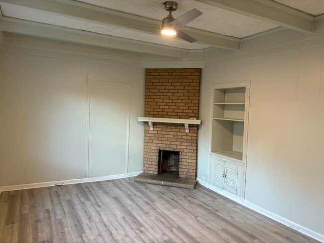 Building Photo - 225 Poplar St