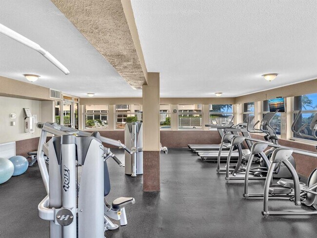 Building Photo - 5200 N Ocean Blvd