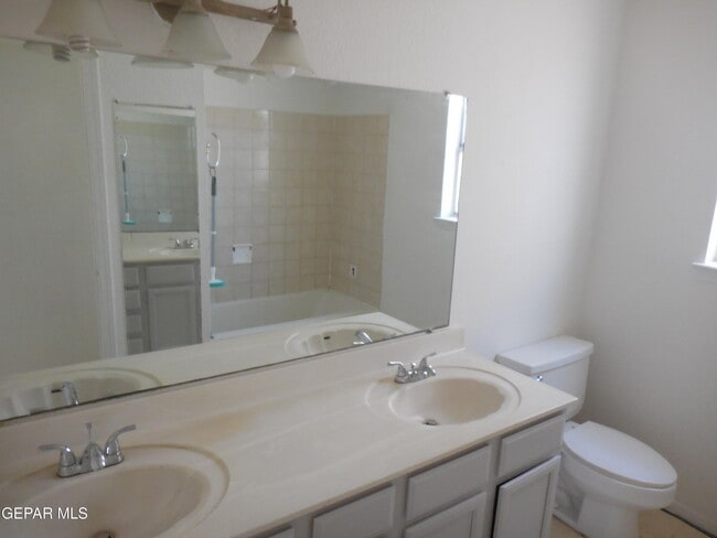 Building Photo - 5804 River Hollow Ct
