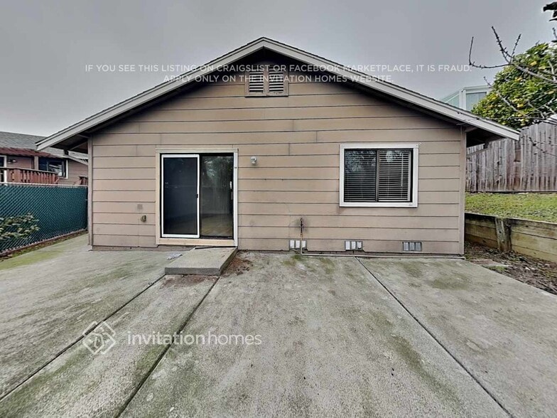 Building Photo - 449 Topsail Dr