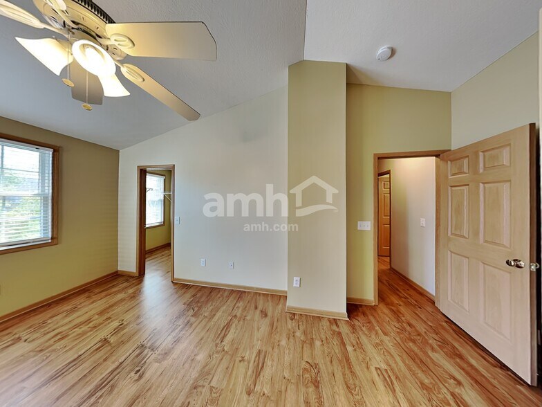 Building Photo - 2395 Featherwood Dr