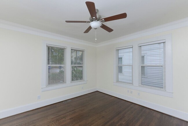Building Photo - Cozy 3BR/2BA Home Steps from USC – PRE-LEA...