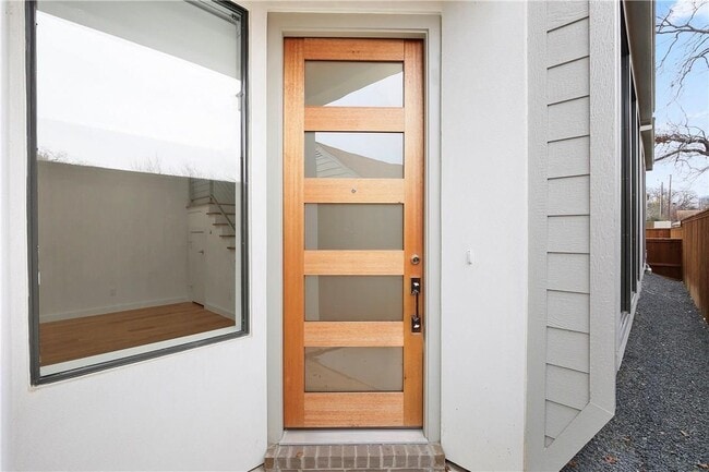 Building Photo - 2407 Douglas Ave