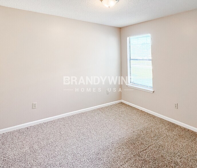 Building Photo - 11525 Birch Forest Cir E