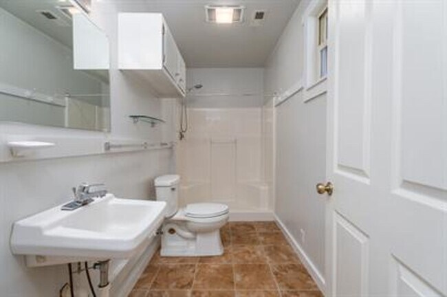 Building Photo - Uniquely breathtaking custom home with in-...