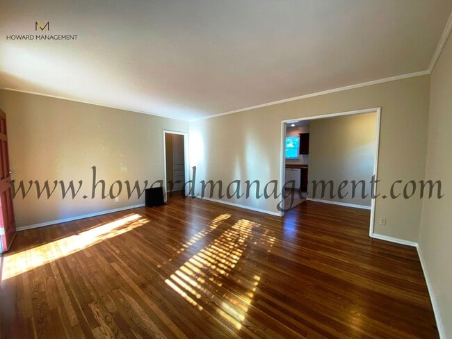 Building Photo - Lovely home with extra large backyard, con...