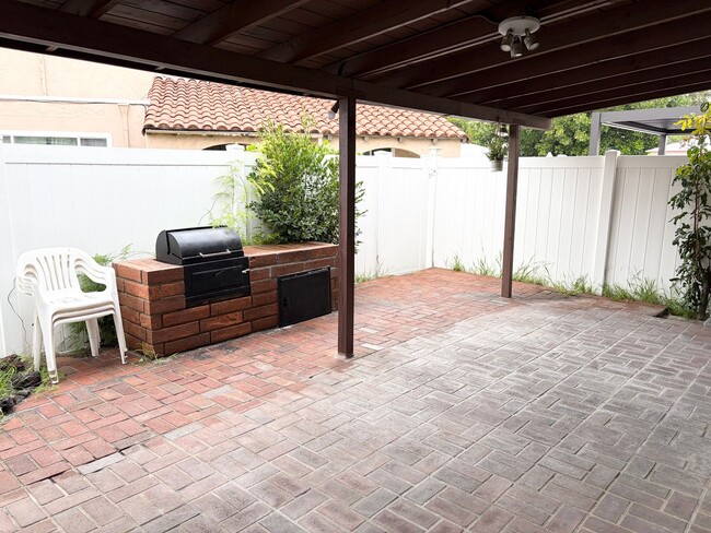 Building Photo - Welcome Home to a Desirable Whittier Community - Spacious 3-Bed, 2-Bath Townhome