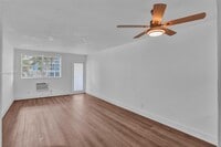 Building Photo - 505 NE 30th St