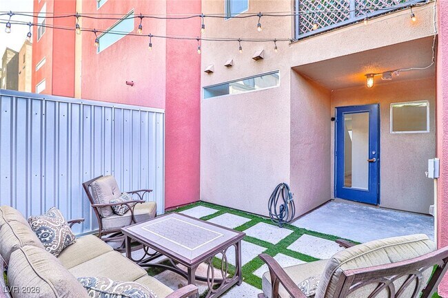 Building Photo - 251 Tower St