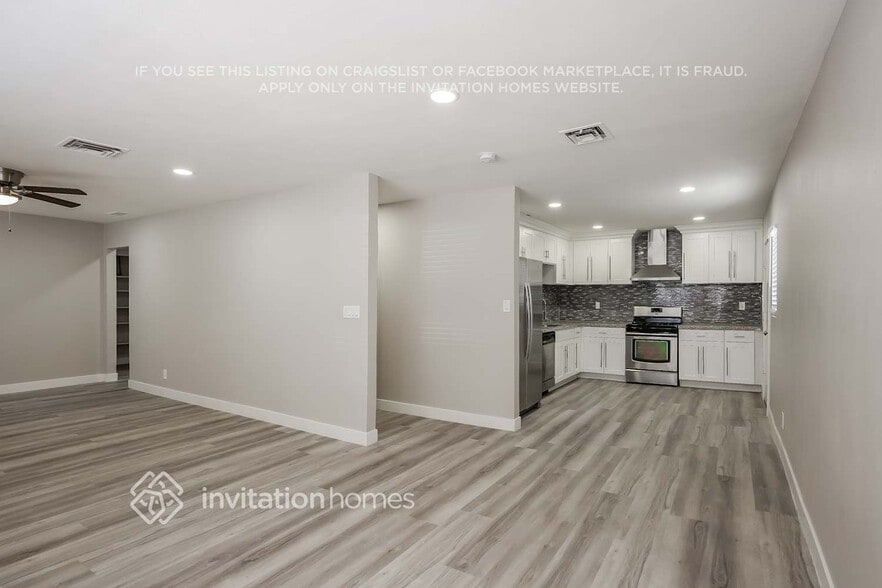 Building Photo - 2305 Saber Dr