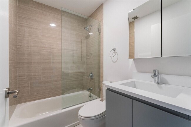 Building Photo - 425 Boylston St