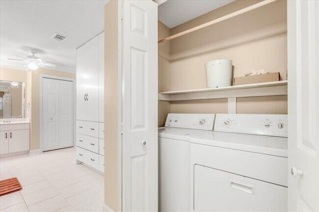 Building Photo - Coastal 3 Bedroom Home Available Now!