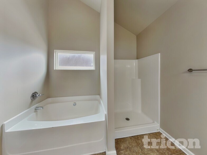 Building Photo - 656 Armitage Way